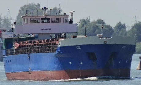 Допомагав красти з Криму українське зерно: Капітану ще одного судна оголосили про підозру