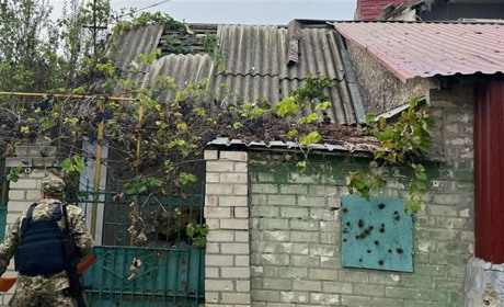 Ворог обстріляв передмістя Херсона, поранивши двох людей