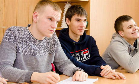 Старшокласники сватівської школи вчаться спростовувати історичні фейки. Наприклад, про Бандеру