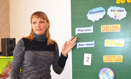 Учителька з Корюківщини їздила на уроки за 27 кілометрів велосипедом. І стала вчителем року