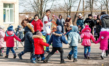 Проводы зимы в поселке Дружба: ярмарка, игры и хороводы