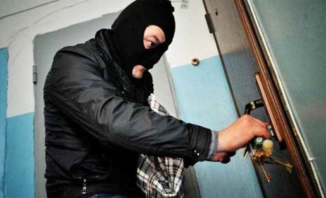 Затримали серійного злодія, який обкрадав квартири у Вараші