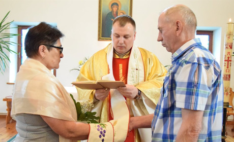 Після 35 років спільного життя. У Городку обвінчалася пара із Херсонщини