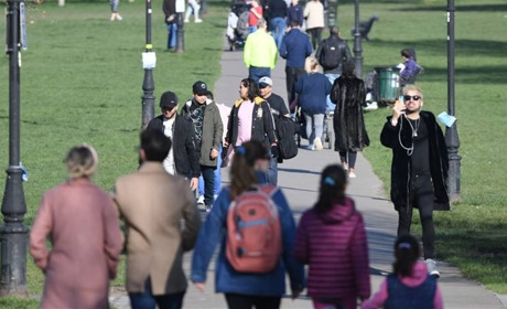 Коронавірусу все одно, скільки вам років. Чому молоді не варто нехтувати самоізоляцією