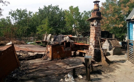 От шаровой молнии загорелась летняя кухня: в кошельке сгорела пенсия, но уцелели иконки святых