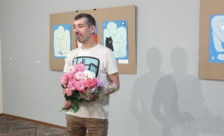 Художник, який зміг виїхати із Маріуполя, представив у Шостці виставку під промовистою назвою