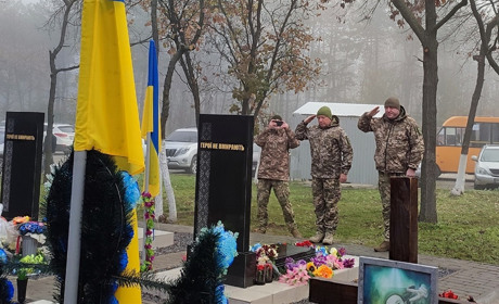 1000-й день війни: в Ізмаїлі вшанували пам'ять Захисників і поклали квіти на Алеї слави