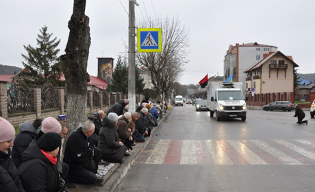 Чортків’яни чисельно зустріли тіло полеглого на війні воїна-земляка Фірманюка Миколи