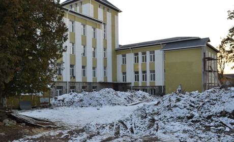 У Чорткові за європейськими технологіями відновлюють будівлі військової частини