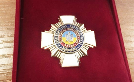 Військові вручили почесні відзнаки і грамоти волонтерам Володимиреччини