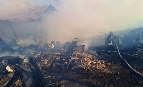 Внаслідок обстрілів росіян на Глухівщині горів житловий будинок та пошкоджено лінію електропередач