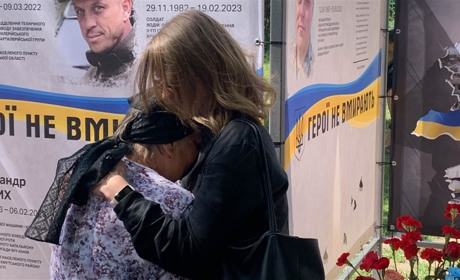 "Наші діти потрібні державі поки вони живі": яка є допомога ​​​​​​​рідним загиблих воїнів ІНСТРУКЦІЯ