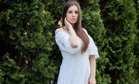 Вікторія Дорошенко з Біляївки виготовляє окопні свічки: робила це вагітна і продовжує після пологів