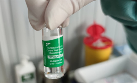 На Буковині від COVID-19 вакцинуватимуть публічних осіб та громадських діячів