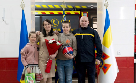 Славутський рятувальник отримав нагороду та ключі від службового житла