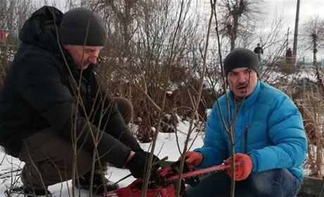 Активісти розчищали чагарники Барської річки перед Водохрещем