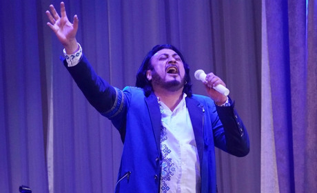Петро Чорний у Переяславі заспівав відомий хіт "Рідна Україна переможе!" ВІДЕО