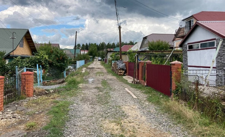 Після злив дощова вода затоплює їхні подвір’я. Городоччани просять відремонтувати ділянку вулиці
