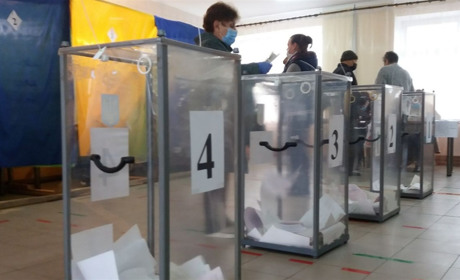 Місцеві вибори 2020: хто і від яких політичних сил пройшов у депутати Сватівської міської ради