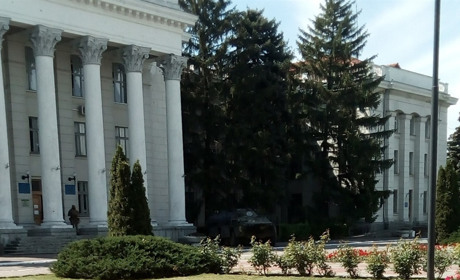 Нова Каховка: черги за грошима і страхи перед військкоматом