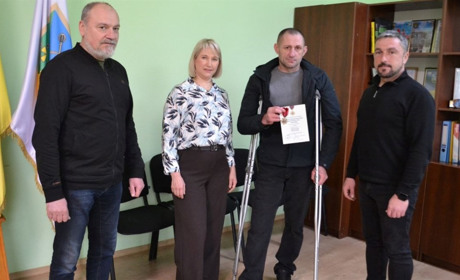 Захисника з Шосткинщини нагородили «Золотим Хрестом» від головнокомандувача ЗСУ
