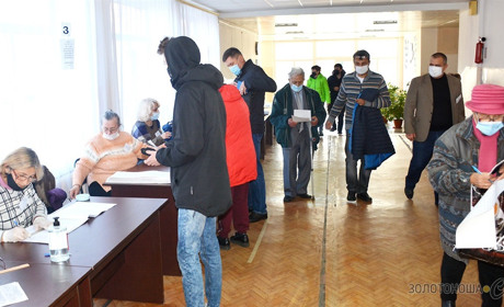 Великої активності містян і черг біля кабінок на виборчих дільницях у Золотоноші не спостерігалося