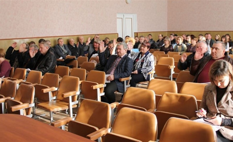 Депутати райради захотіли по 50. Кожному.