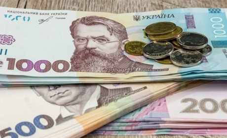 Держава подовжила виплати деяким категоріям ВПО: що треба робити переселенцям, щоб отримати гроші