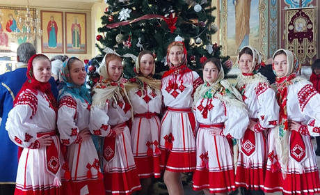 Святкове Богослужіння та колядки: у храмі Святих Петра і Павла віряни зібралися на Різдво
