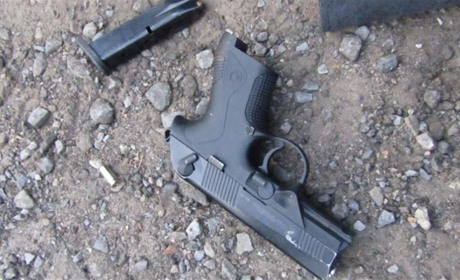 Київські поліцейські на блокпосту поблизу Сватового вилучили зброю у місцевого мешканця