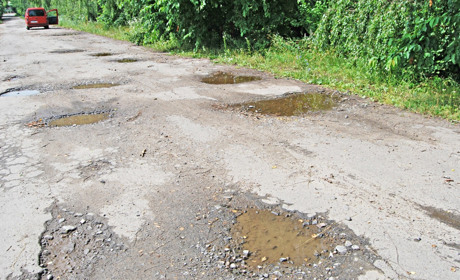 Найгірші дороги можна без проблем знайти в усіх громадах Славутчини