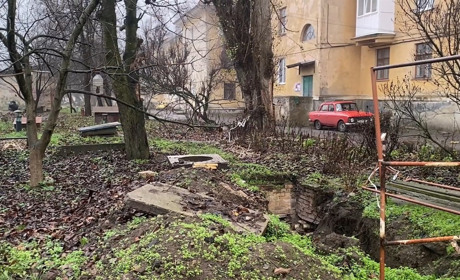 Небезпечні ями у Жовтих Водах – комунальників закликають завершити ремонт: відео