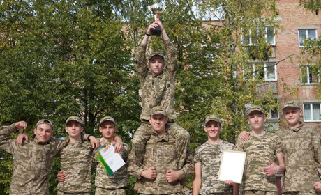 Відновлення традицій. У Городку відбулися військово-патріотичні змагання між старшокласниками
