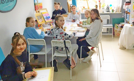 В художній студії «Мастихін» навчають творчості дітей і дорослих: як доєднатися
