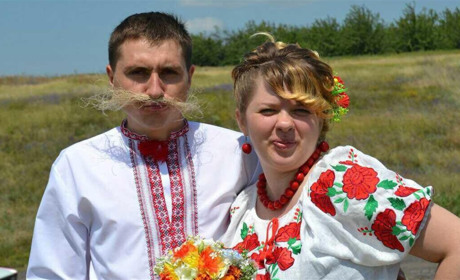 "Перехожі нам аплодували": як подружжя Смирних весілля святкували у вишиванках і шароварах