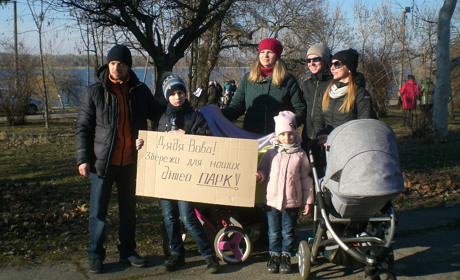 Громадськість Нової Каховки захищає міський парк від влади