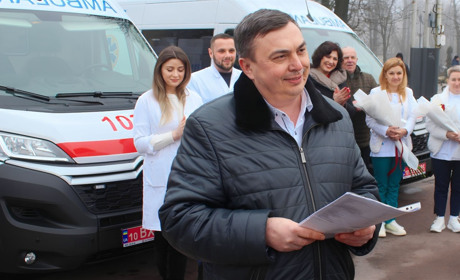 Директор Городоцької лікарні отримав ключі від нового сучасного реанімобіля