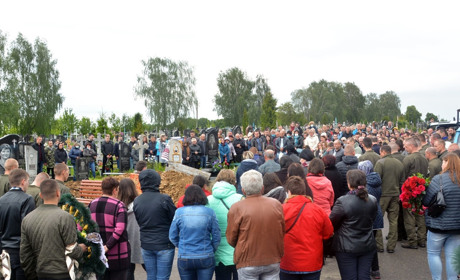 27 травня прощалися з барським військовослужбовцем Андрієм Карасем, якого вбили у Вінниці