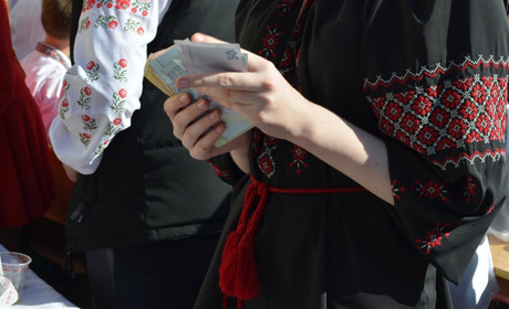 На шкільному ярмарку учні Біляївської школи №3 зібрали 7421 грн на добру справу (фото)
