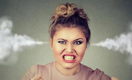 Чому люди бувають агресивними в соціальних мережах та як уникнути токсичних коментарів