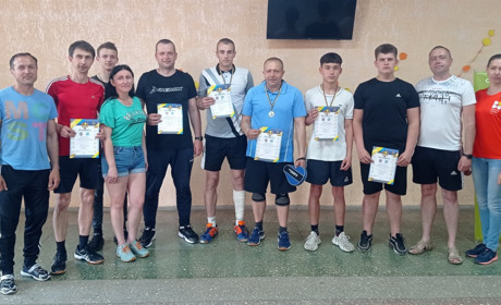 У Мені грали в настільний теніс. Хто переміг