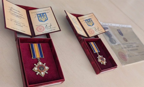 У Славуті рідним захисників України вручили державні нагороди