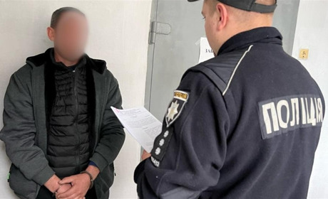 У Мигіївській громаді поліція виявила у місцевого арсенал зброї: автомат, набої, гранати