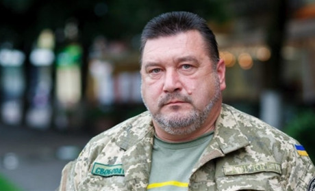 Українці віддають останню шану командирові батальйону "Карпатська Січ" Олегу Куцину