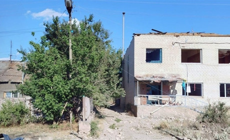 На Херсонщині окупанти атакували житлові будинки, громадський транспорт та приватні автівки