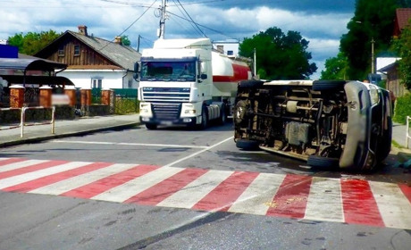 Проїхав на заборонений сигнал світлофора: у Звягелі в ДТП тяжкі травми отримала одеситка