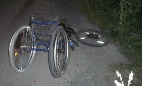 На дорозі між Шосткою та Ображіївкою збили людину на інвалідному візку