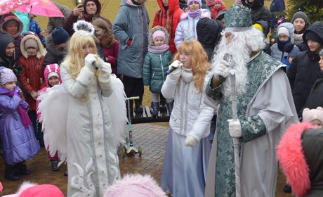 Свято не лише у центральній частині міста. Миколай привітав дітей у різних мікрорайонах Чернігова