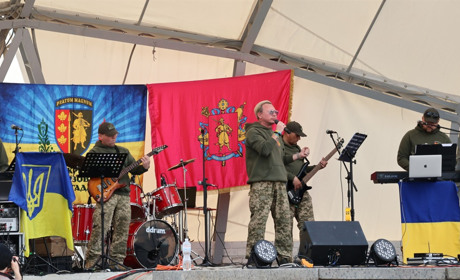 Військові 65-ї бригади «Великий Луг» привезли до Південноукраїнська трофеї та виступили з концертом