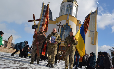Не висихають сльози, не вщухає біль… Чортків зустрів ще одного воїна «на щиті» – Фіголя Петра